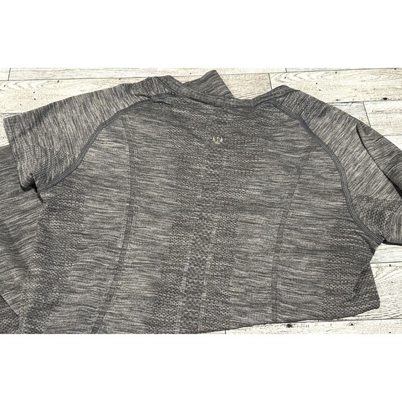 Lemon Tops - Lululemon Size 6 Heathered Gray Swiftly Tech Short Sleeve Top Workout Run Active